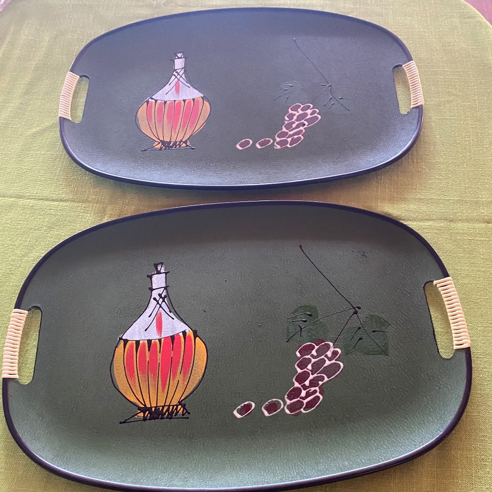 Set of two identical MCM trays